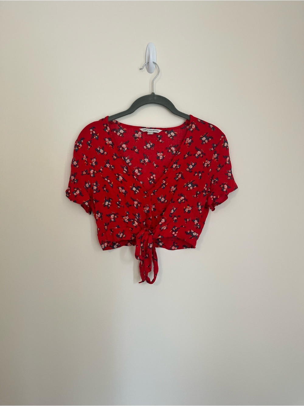 American Eagle Outfitters Red Floral Tie-Front Crop Top - Picture 2 of 2